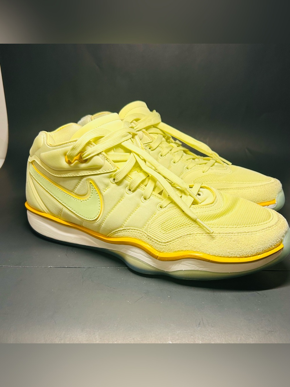 Nike Men’s Sneakers Yellow Volt Low Top Athletic Shoes Size 12 D9405-302